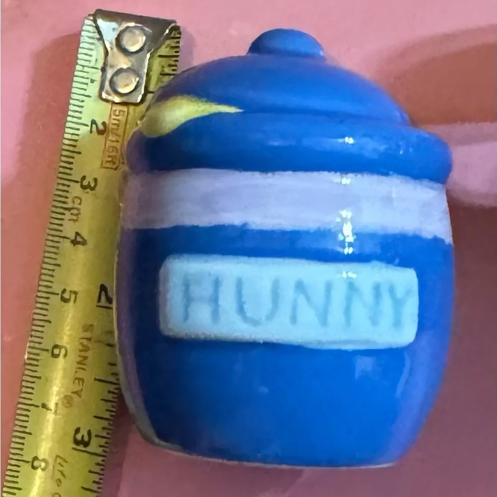 Winni the Pooh salt shakers - Picture 5 of 6